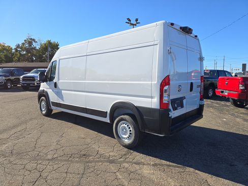 Used 2025 RAM ProMaster 2500 w/ Storage Group image 3