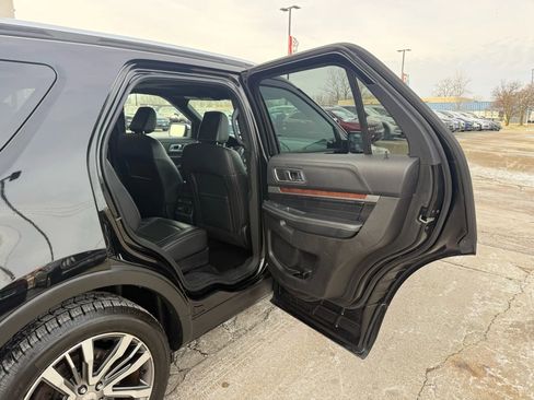 Used 2018 Ford Explorer Platinum image 22