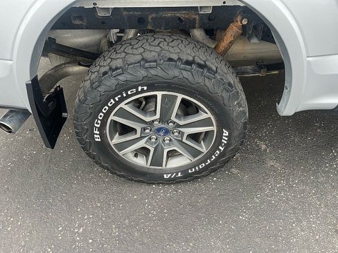 Used 2015 Ford F150 XLT w/ Equipment Group 302A Luxury AWD/4WD image 11