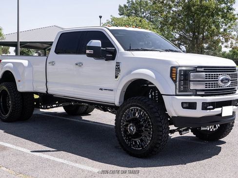 Used 2017 Ford F450 Platinum w/ Platinum Ultimate Package AWD/4WD image 12