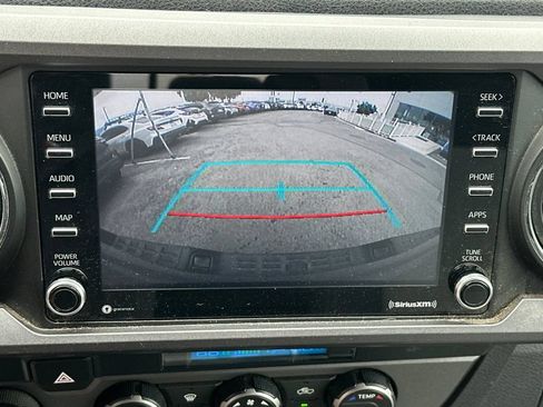 Used 2021 Toyota Tacoma TRD Off-Road w/ Technology Package AWD/4WD image 18