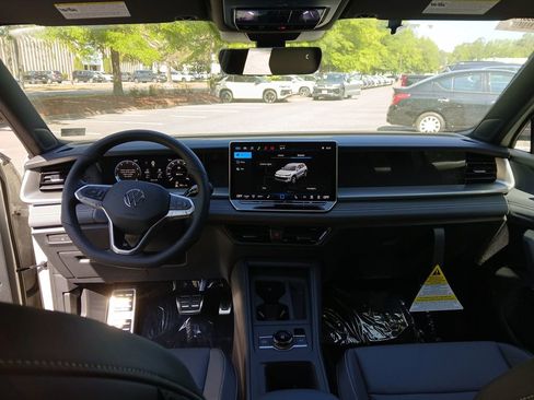 New 2026 Volkswagen Tiguan SE R-Line AWD/4WD image 12