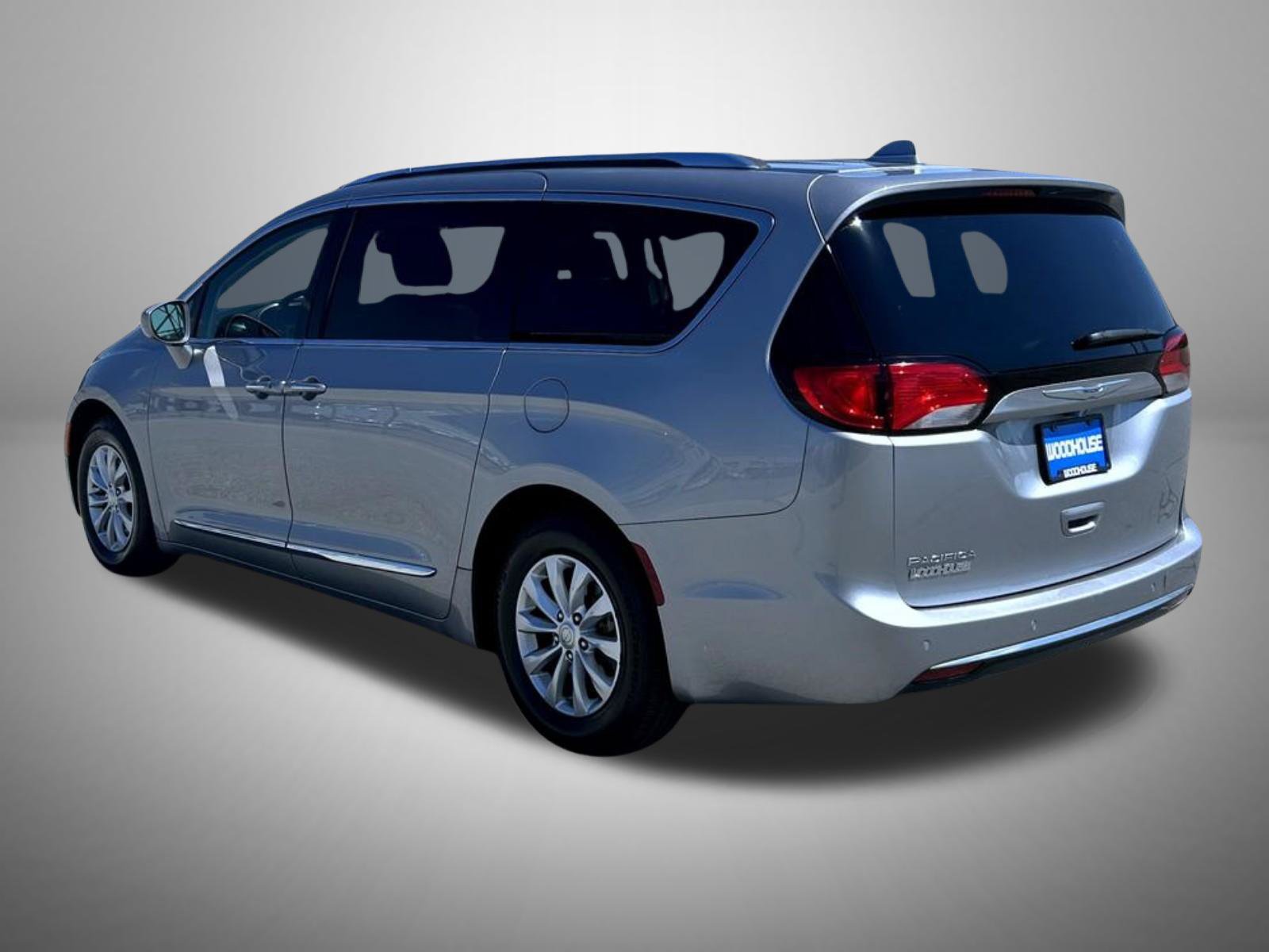 Used 2018 Chrysler Pacifica Touring-L Plus FWD image 8