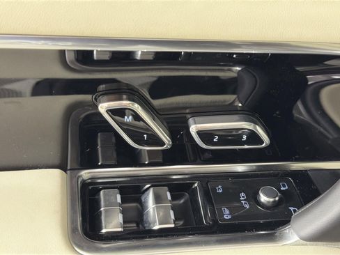 New 2026 Land Rover Range Rover Long Wheelbase SE image 23