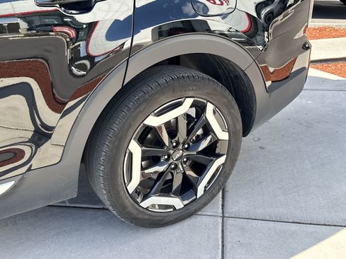 Used 2024 Kia Telluride EX w/ EX Captain's Chair Package AWD/4WD image 8