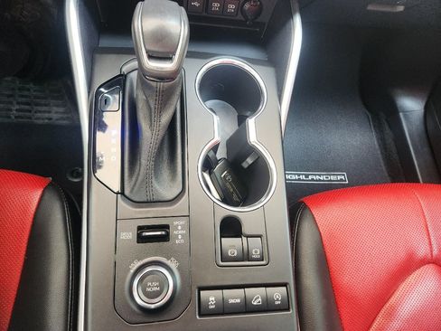 Used 2021 Toyota Highlander XSE AWD/4WD image 19