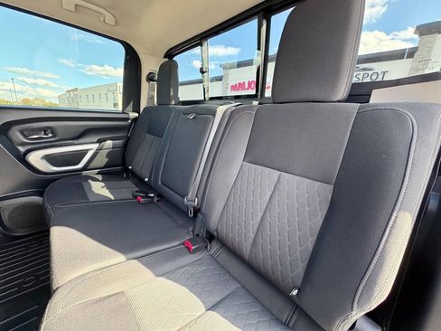 Used 2018 Nissan Titan SV AWD/4WD image 22