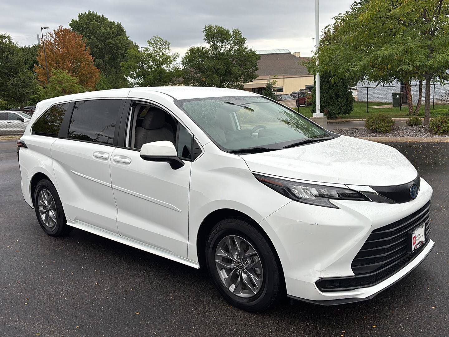 Used 2024 Toyota Sienna LE AWD/4WD image 7