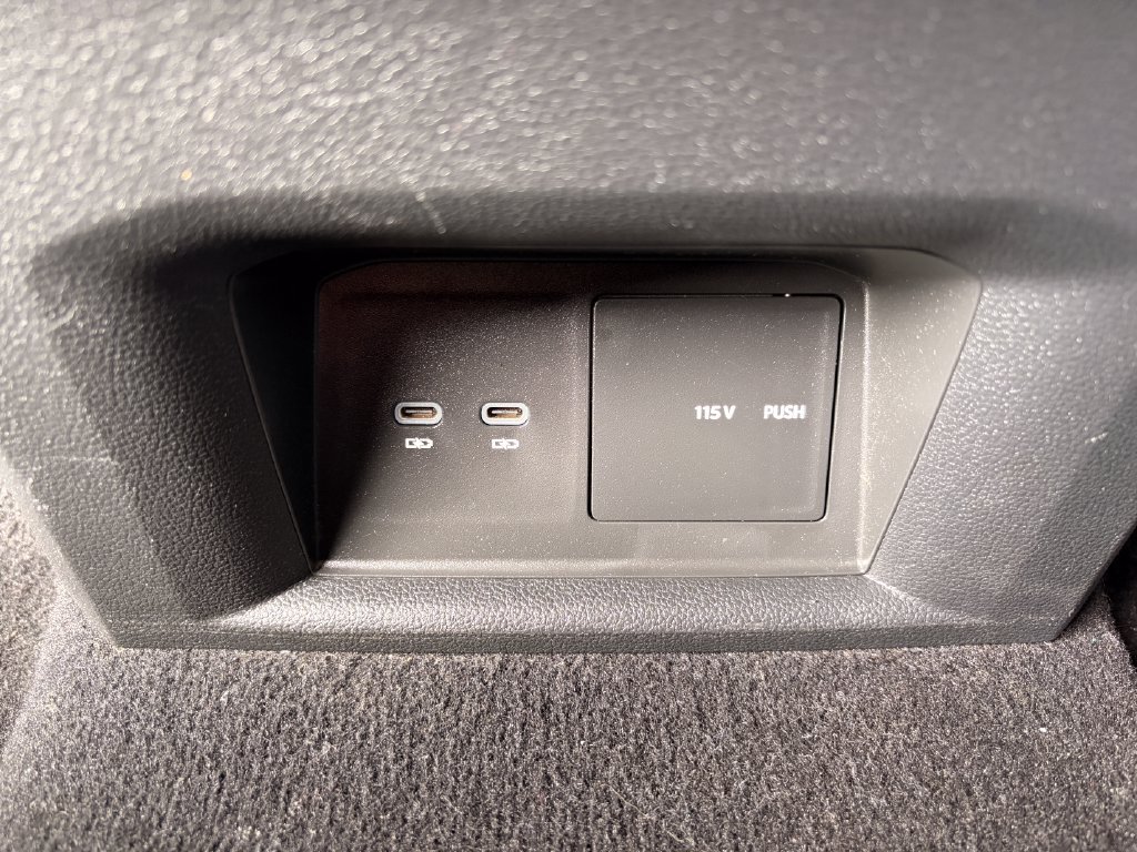 Used 2023 Volkswagen Atlas SE w/ Panoramic Sunroof Package AWD/4WD image 16