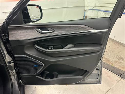 Certified 2022 Jeep Grand Cherokee Overland image 33