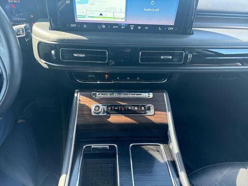 Certified 2025 Lincoln Aviator Reserve w/ Jet Appearance Package AWD/4WD image 23
