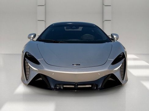 Used 2023 McLaren Artura RWD image 2