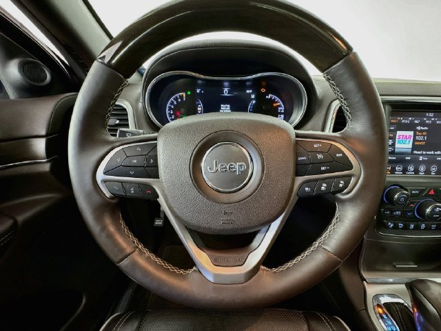 Used 2018 Jeep Grand Cherokee Overland AWD/4WD image 14