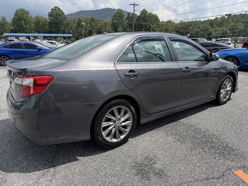 Used 2014 Toyota Camry SE w/ Leather Package FWD image 6