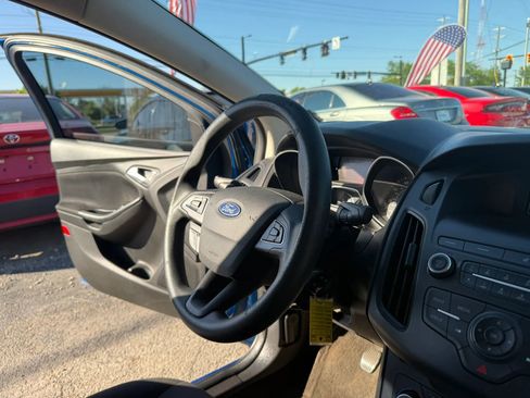 Used 2018 Ford Focus SE FWD image 25