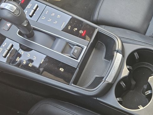 Used 2023 Porsche Macan Turbo image 20