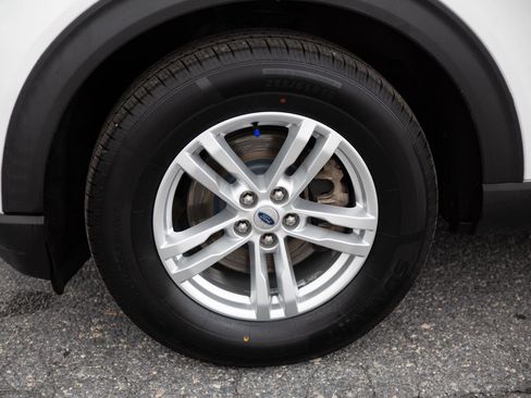 Used 2020 Ford Explorer XLT image 9