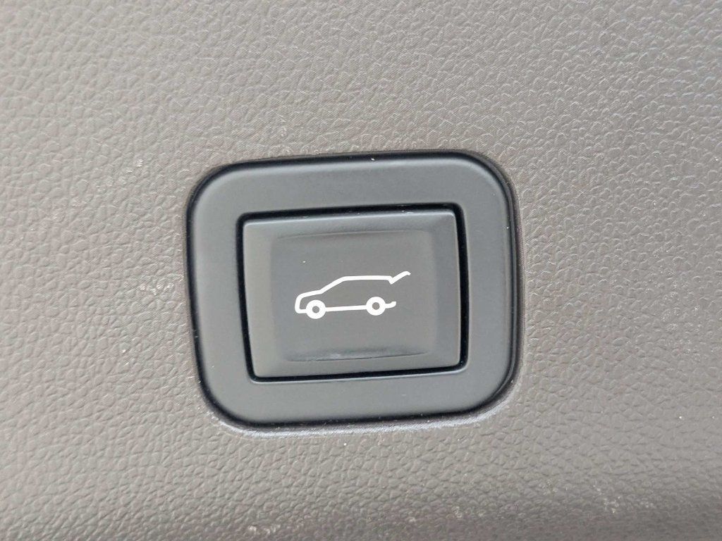 Used 2021 GMC Yukon Denali w/ Denali Premium Package RWD image 17
