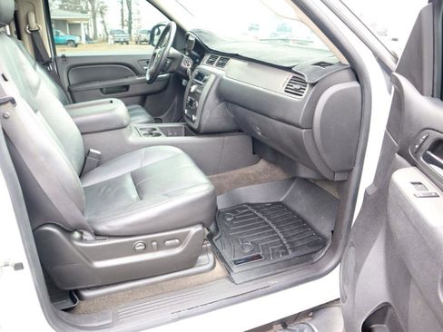 Used 2010 Chevrolet Suburban LT w/ Luxury Package image 17