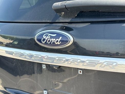 Used 2015 Ford Explorer Limited w/ Equipment Group 301A AWD/4WD image 18