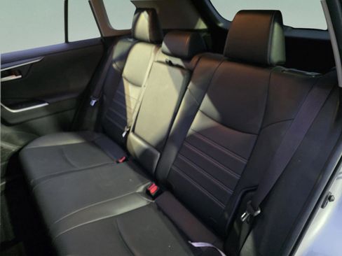 Used 2019 Toyota RAV4 Limited image 17