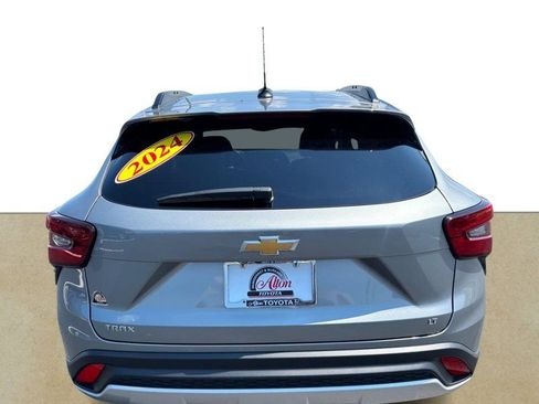 Used 2024 Chevrolet Trax LT w/ Driver Confidence Package FWD image 5