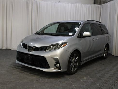 Used 2018 Toyota Sienna SE image 26