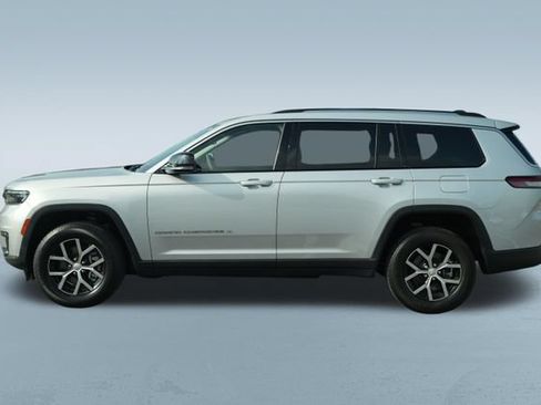 Used 2023 Jeep Grand Cherokee L Limited AWD/4WD image 4