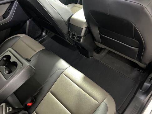 Used 2025 Chevrolet Equinox LT w/ Convenience Package II image 32