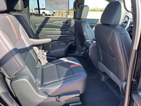 New 2026 Chevrolet Traverse RS w/ LPO, Floor Liner Package image 16