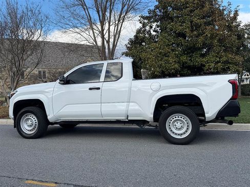 Used 2024 Toyota Tacoma SR image 7