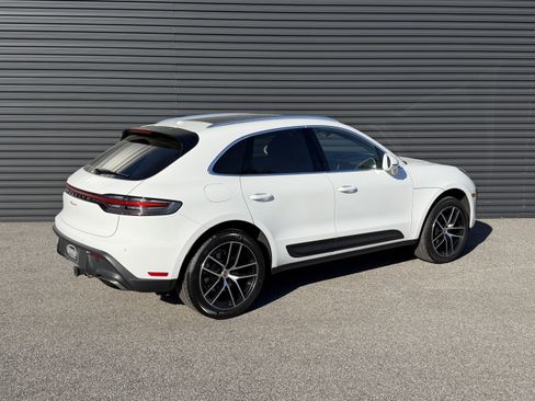 Certified 2024 Porsche Macan image 9