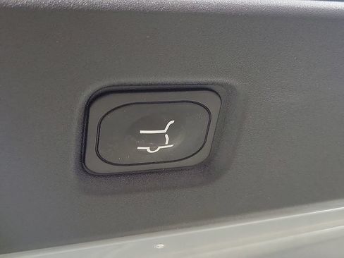 New 2027 Lincoln Navigator Premiere RWD image 9