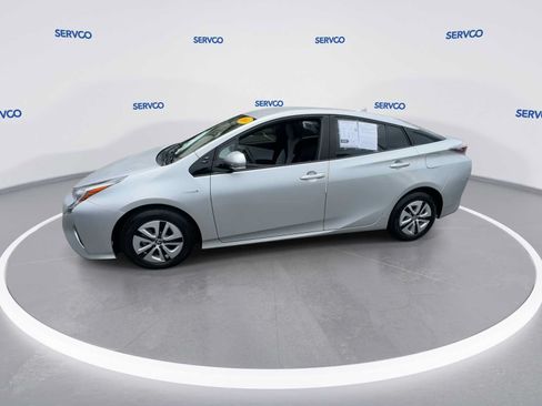 Used 2016 Toyota Prius Two FWD image 4