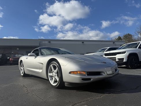 Used 2004 Chevrolet Corvette Coupe image 26