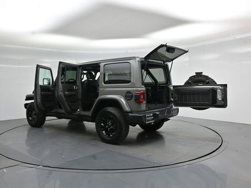 Used 2019 Jeep Wrangler Unlimited Sahara w/ Quick Order Package 24M Moab AWD/4WD image 31