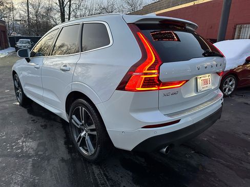 Used 2019 Volvo XC60 T5 Momentum w/ Multimedia Package image 4