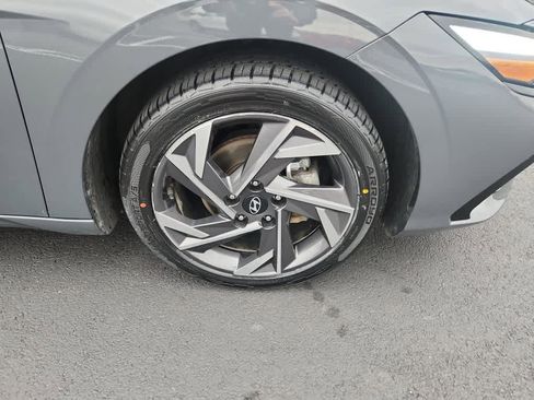 Used 2024 Hyundai Elantra SEL w/ Convenience Package image 9