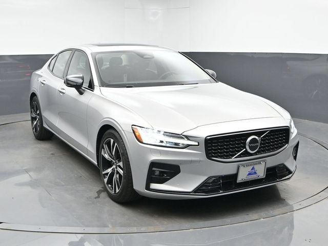 Used 2023 Volvo S60 B5 Core w/ Climate Package FWD image 2