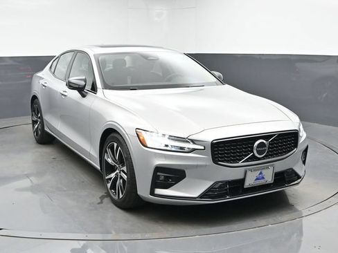 Used 2023 Volvo S60 B5 Core w/ Climate Package FWD image 2