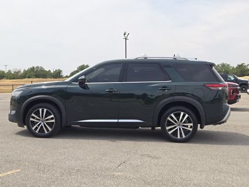Used 2025 Nissan Pathfinder Platinum w/ Cargo Package AWD/4WD image 4
