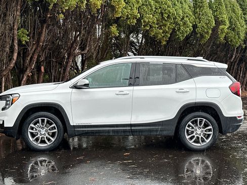 Used 2024 GMC Terrain SLT image 7