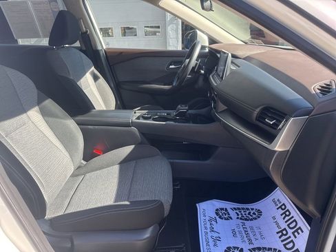 Used 2023 Nissan Rogue SV AWD/4WD image 12