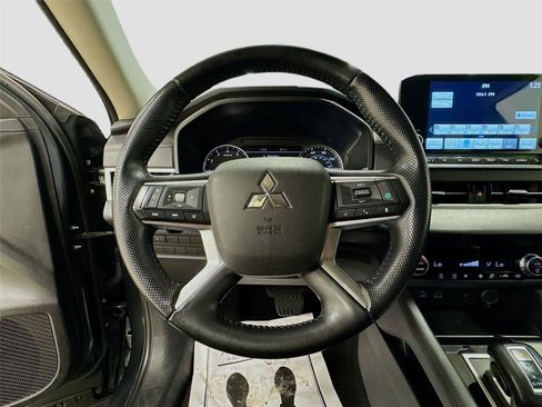 Used 2024 Mitsubishi Outlander SE Black Edition AWD/4WD image 11