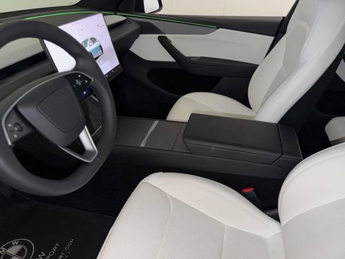Used 2026 Tesla Model Y 2WD image 19