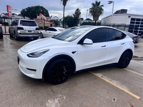 Used 2023 Tesla Model Y Long Range AWD/4WD image 3