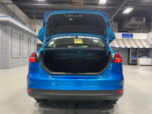 Used 2015 Ford Focus SE w/ SE Cold Weather Package FWD image 9