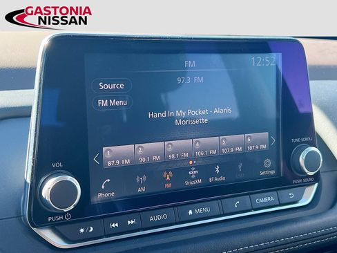 Used 2021 Nissan Rogue S FWD image 18