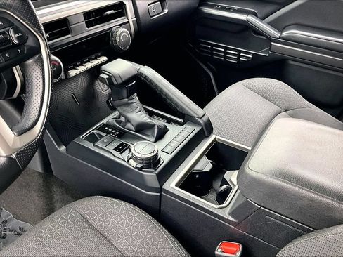 Used 2025 Toyota 4Runner SR5 AWD/4WD image 15