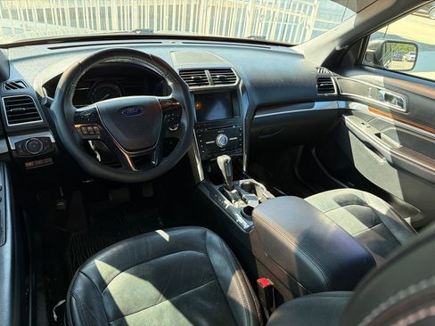 Used 2017 Ford Explorer Limited w/ Equipment Group 301A FWD image 16